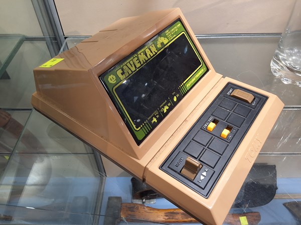 Lot 1214 - VINTAGE COMPUTER GAME