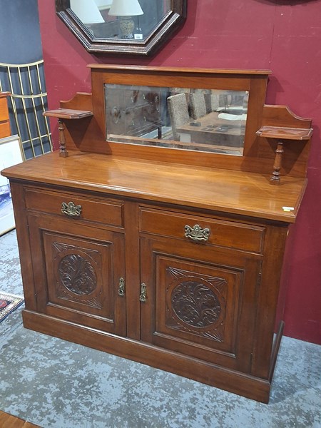 Lot 105 - SIDEBOARD