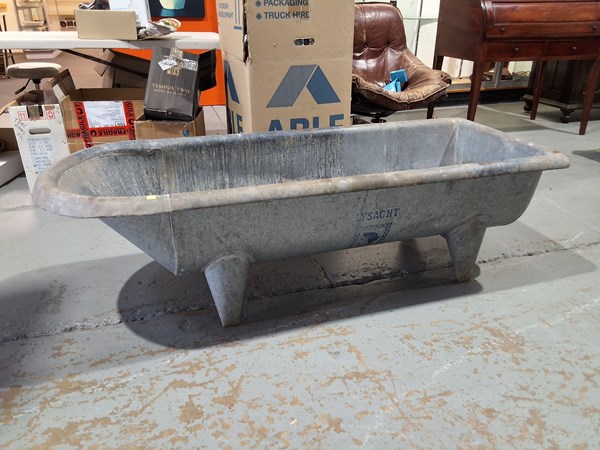 Lot 287 - BATHTUB