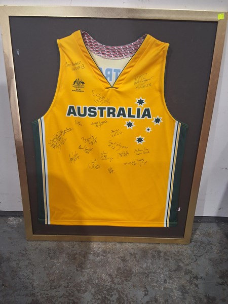 Lot 406 - BASKETBALL SINGLET