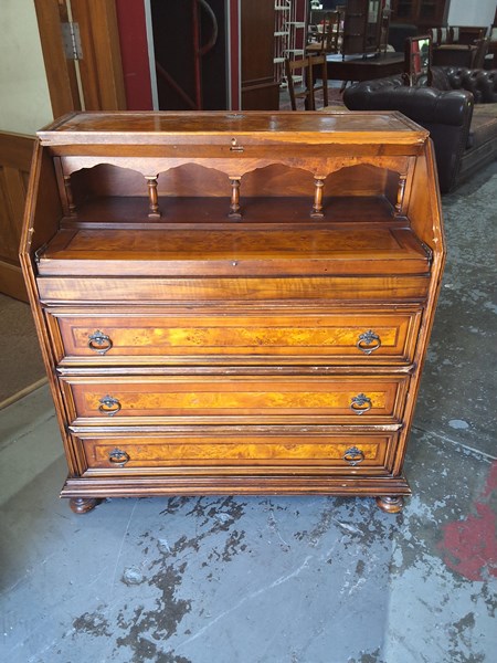 Lot 102 - WRITING BUREAU