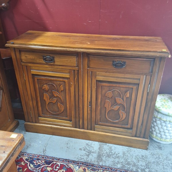 Lot 66 - SIDEBOARD