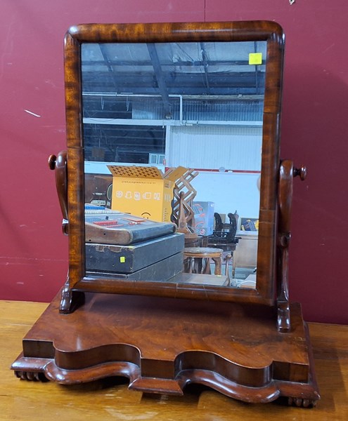 Lot 18 - VANITY MIRROR