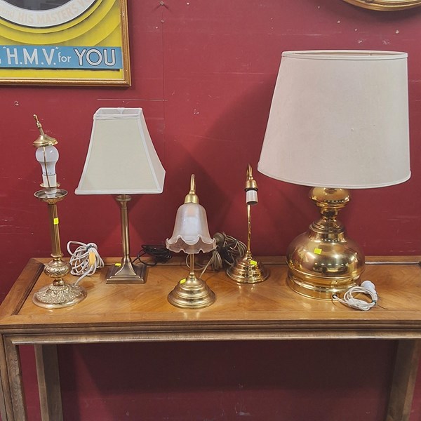 Lot 138 - TABLE LAMPS