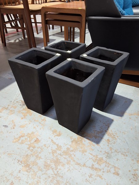 Lot 445 - PLANT POTS