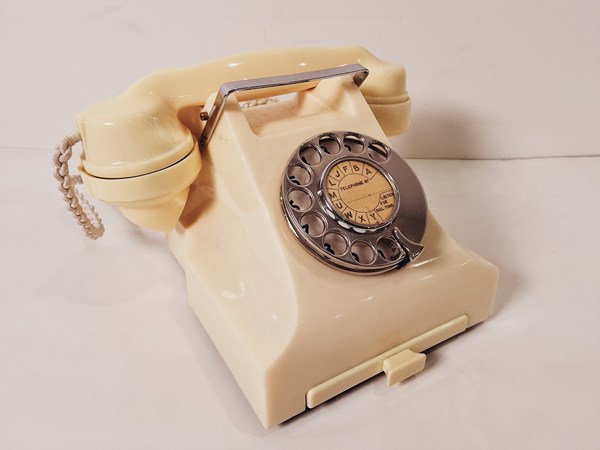 Lot 1371 - TELEPHONE