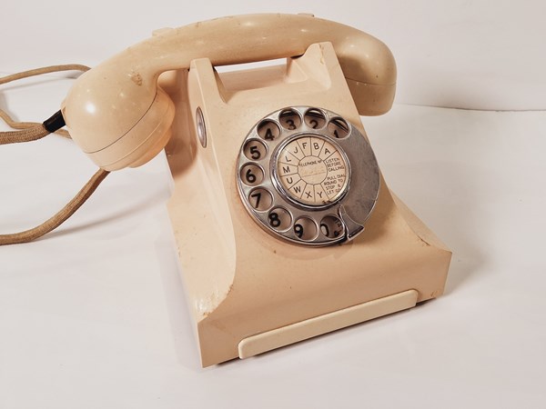 Lot 1369 - TELEPHONE