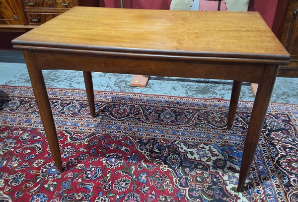 Lot 34 - DINING TABLE