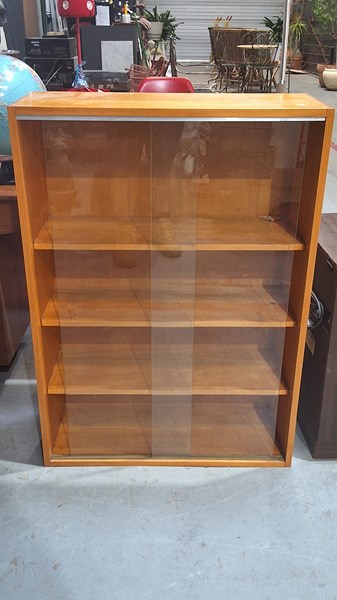 Lot 306 - DISPLAY CABINET