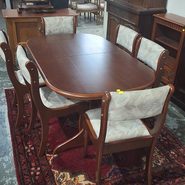 Lot 20 - DINING SUITE