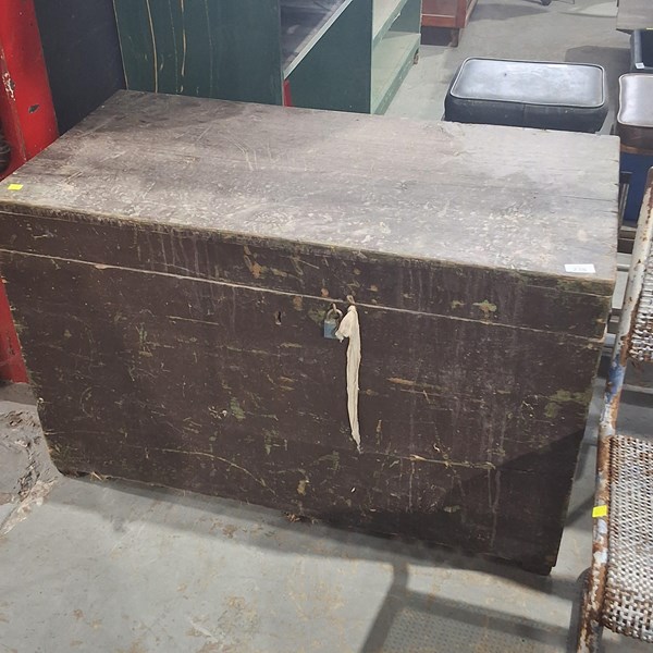 Lot 242 - TRUNK