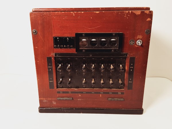 Lot 1353 - TELEPHONE SWITCHBOARD