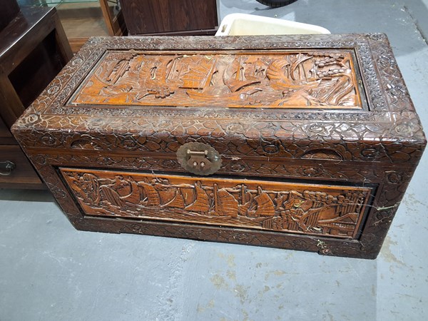 Lot 322 - CAMPHORWOOD CHEST