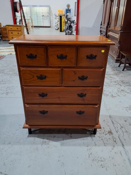 Lot 141 - CHEST OF DRAWERS