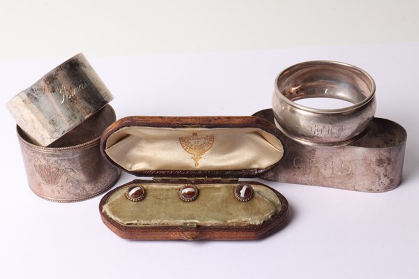 Lot 1075 - NAPKIN RINGS