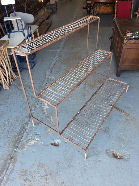 Lot 471 - PLANT STAND