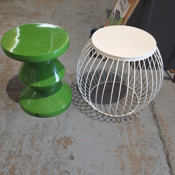 Lot 359 - STOOLS