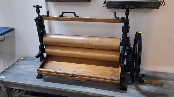 Lot 372 - CLOTHES MANGLE