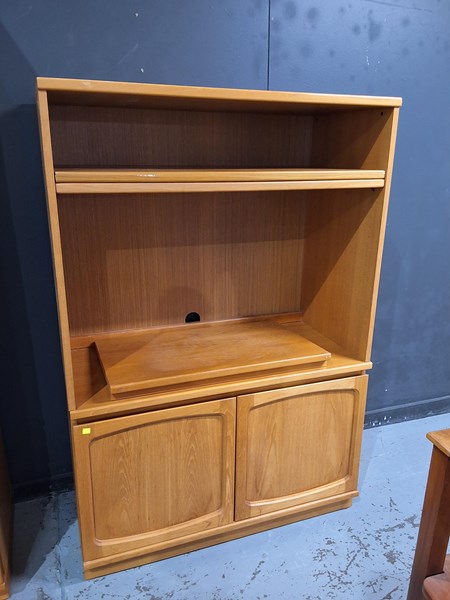 Lot 85 - TELEVISION CABINET