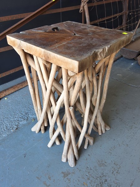 Lot 389 - STOOL