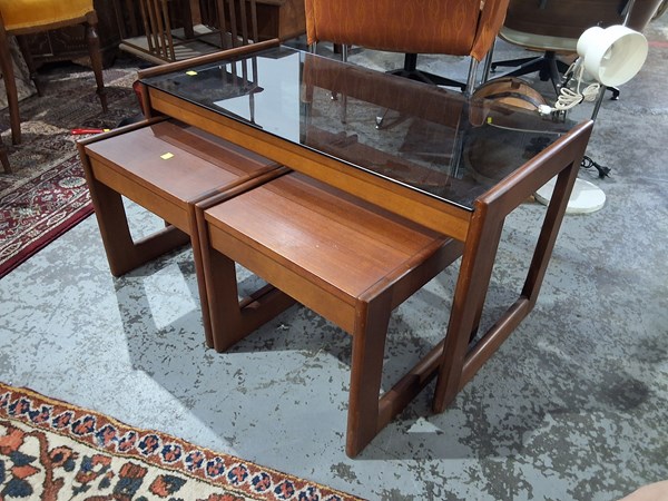 Lot 409 - NEST OF TABLES