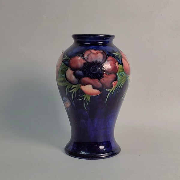 Lot 1046 - MOORCROFT VASE