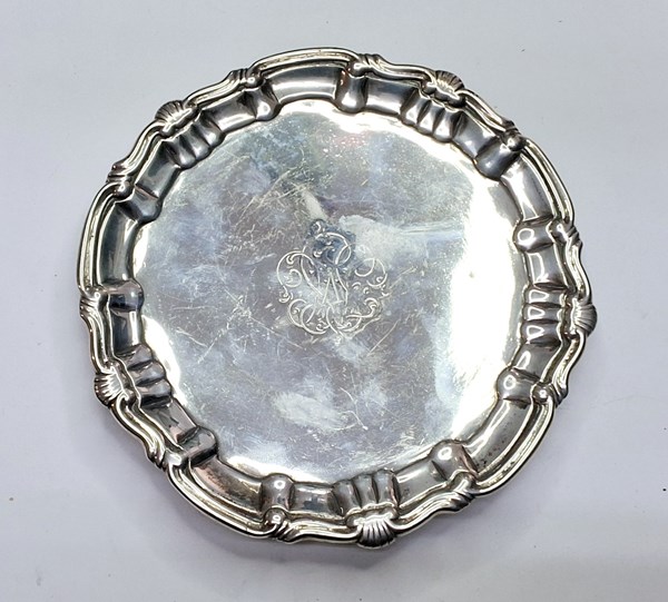 Lot 1047 - SILVER SALVER