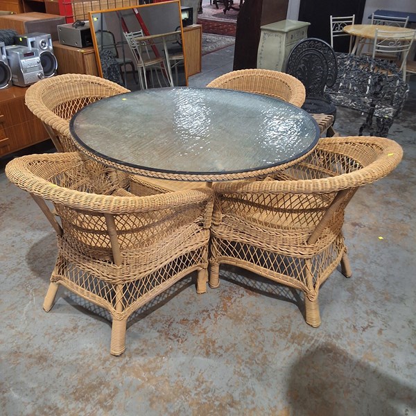 Lot 357 - OUTDOOR SET