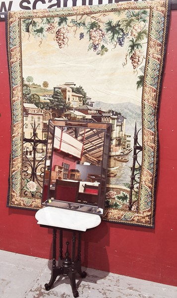 Lot 259 - DECOR LOT