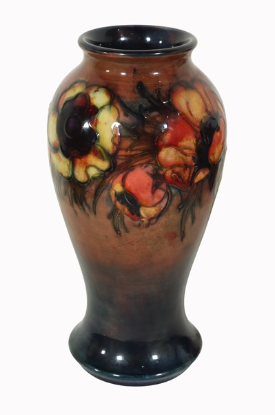 Lot 1004 - MOORCROFT ANEMONE VASE