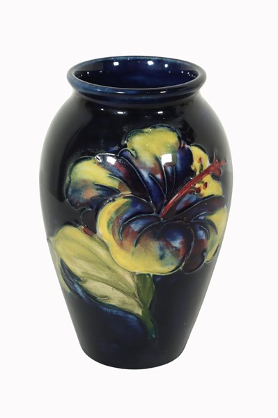 Lot 1001 - MOORCROFT HIBISCUS VASE
