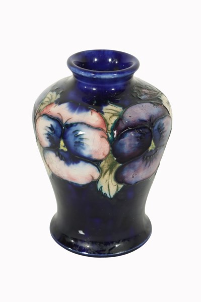 Lot 1006 - MOORCROFT PANSY VASE