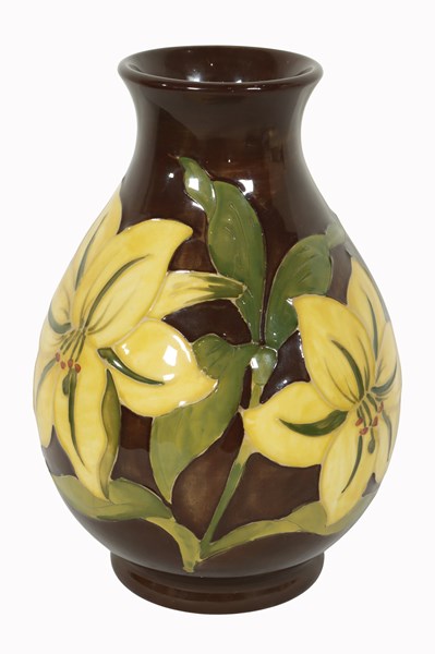 Lot 1007 - MOORCROFT BERMUDA YELLOW LILY VASE