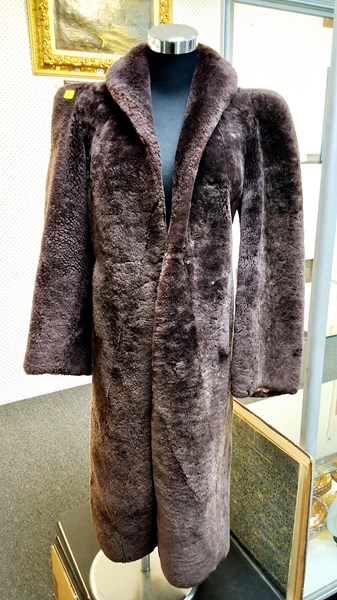 Lot 1114 - SHEEPSKIN COAT