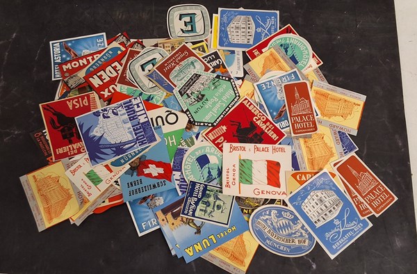 Lot 1066 - VINTAGE LABELS