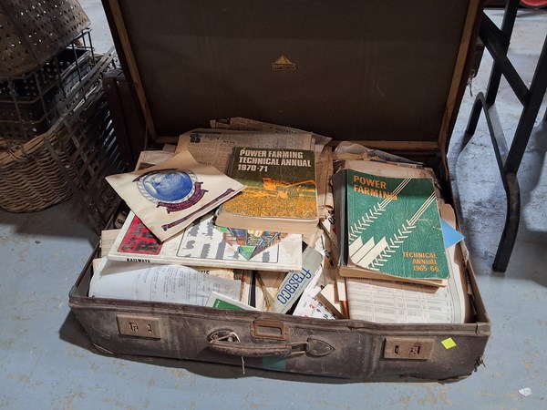 Lot 292 - SUITCASE