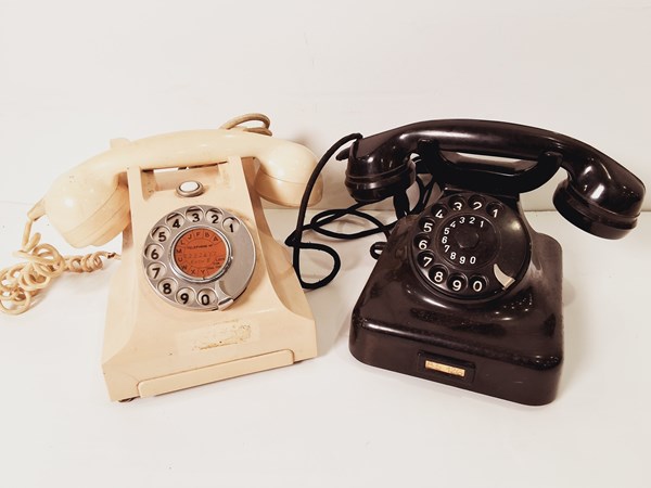 Lot 1372 - TELEPHONES