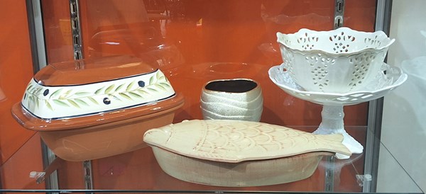 Lot 1330 - LIDDED DISHES