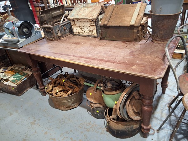 Lot 286 - KITCHEN TABLE