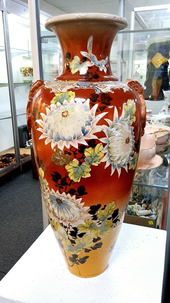 Lot 1333 - SATSUMA VASE