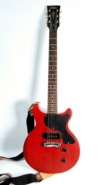 Lot 1375 - ELECTRIC GUITAR