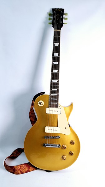 Lot 1376 - ELECTRIC GUITAR
