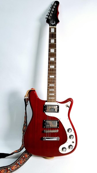 Lot 1381 - ELECTRIC GUITAR