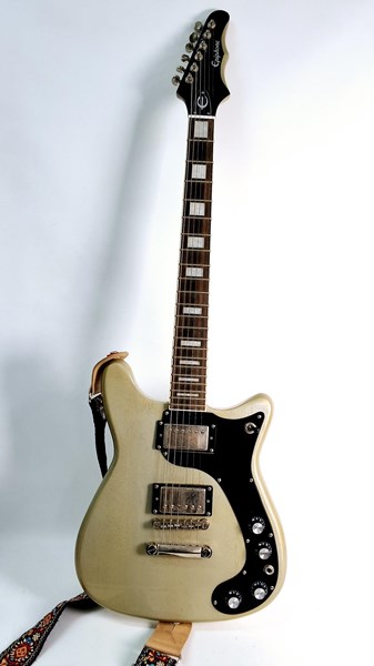 Lot 1380 - ELECTRIC GUITAR