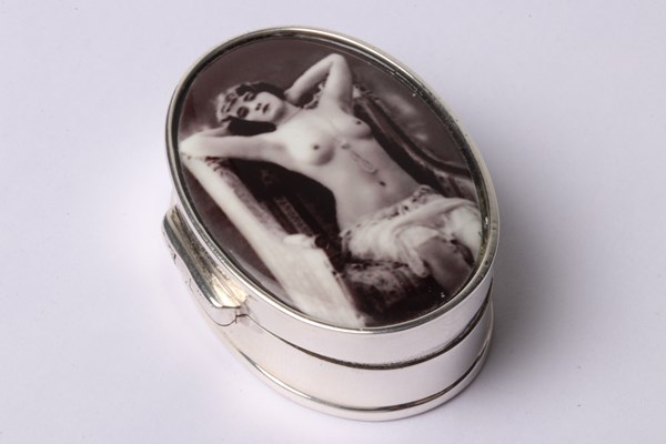 Lot 1035 - PILL BOX