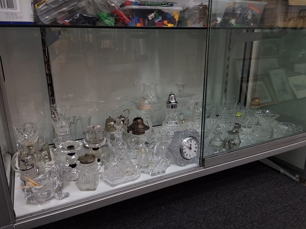 Lot 1443 - GLASSWARE