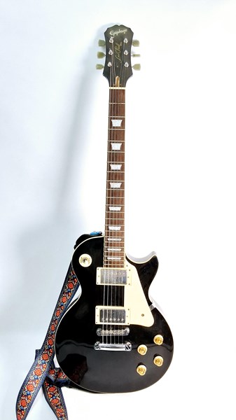 Lot 1379 - ELECTRIC GUITAR