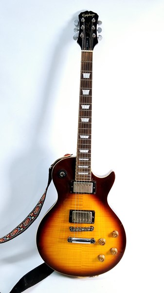 Lot 1378 - ELECTRIC GUITAR
