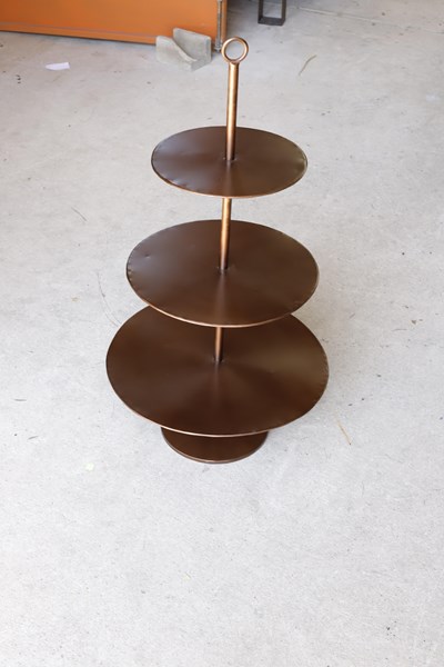 Lot 152 - CAKE STAND