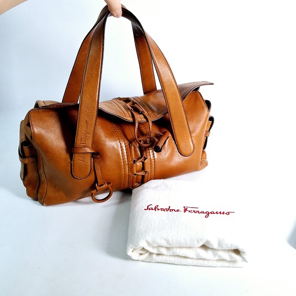 Lot 1432 - SALVATORE FERRAGAMO HANDBAG